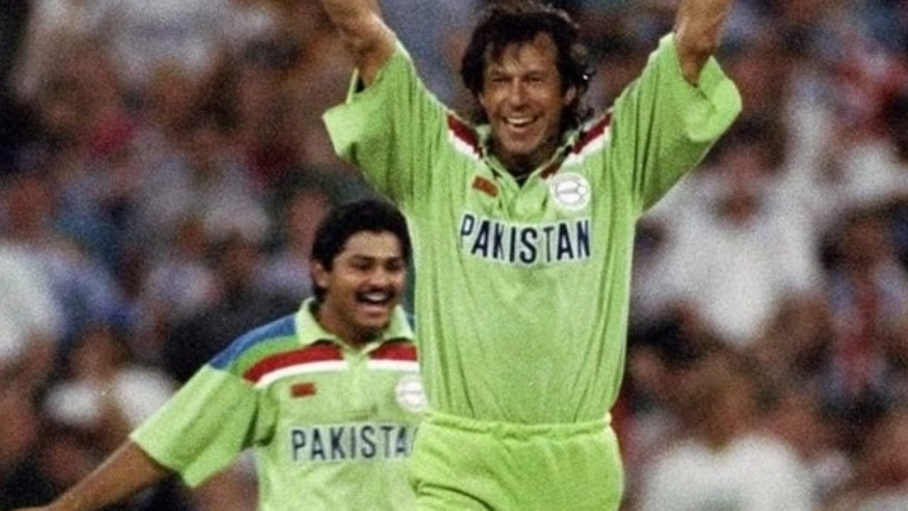 Pakistan Cricket Board: తప్పును సరిదిద్దుకున్న పాకిస్థాన్ క్రికెట్ బోర్డు.. కొత్త వీడియోలోకి ఇమ్రాన్.. తొలి వీడియోపై విచిత్రమైన వివరణ Pakistan Cricket Board: తప్పును సరిదిద్దుకున్న పాకిస్థాన్ క్రికెట్ బోర్డు.. కొత్త వీడియోలోకి ఇమ్రాన్.. తొలి వీడియోపై విచిత్రమైన వివరణ