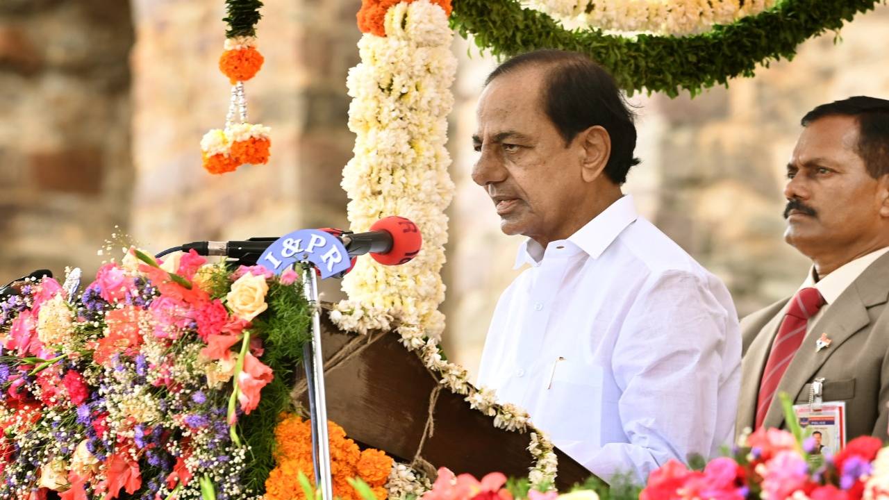 Independence Day2023: గోల్కొండ కోటలో జాతీయ జెండాను ఎగుర‌వేసిన సీఎం కేసీఆర్‌.. ఫొటో గ్యాల‌రీ