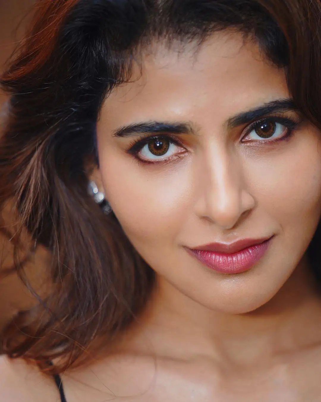 Iswarya Menon showing her Beauty in Black Dress