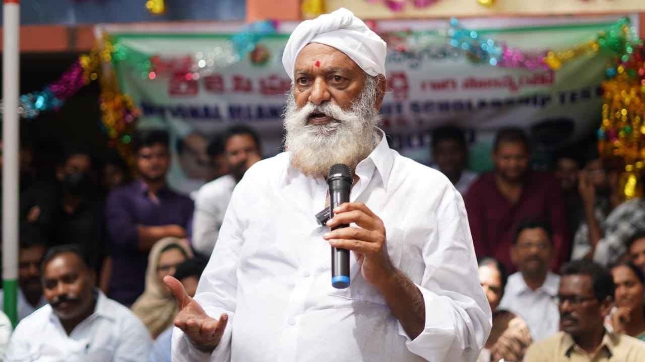 JC Prabhakar Reddy: టీడీపీ నేత జేసీ ప్రభాకర్ రెడ్డికి తెలంగాణ హైకోర్టు నోటీసులు JC Prabhakar Reddy: టీడీపీ నేత జేసీ ప్రభాకర్ రెడ్డికి తెలంగాణ హైకోర్టు నోటీసులు