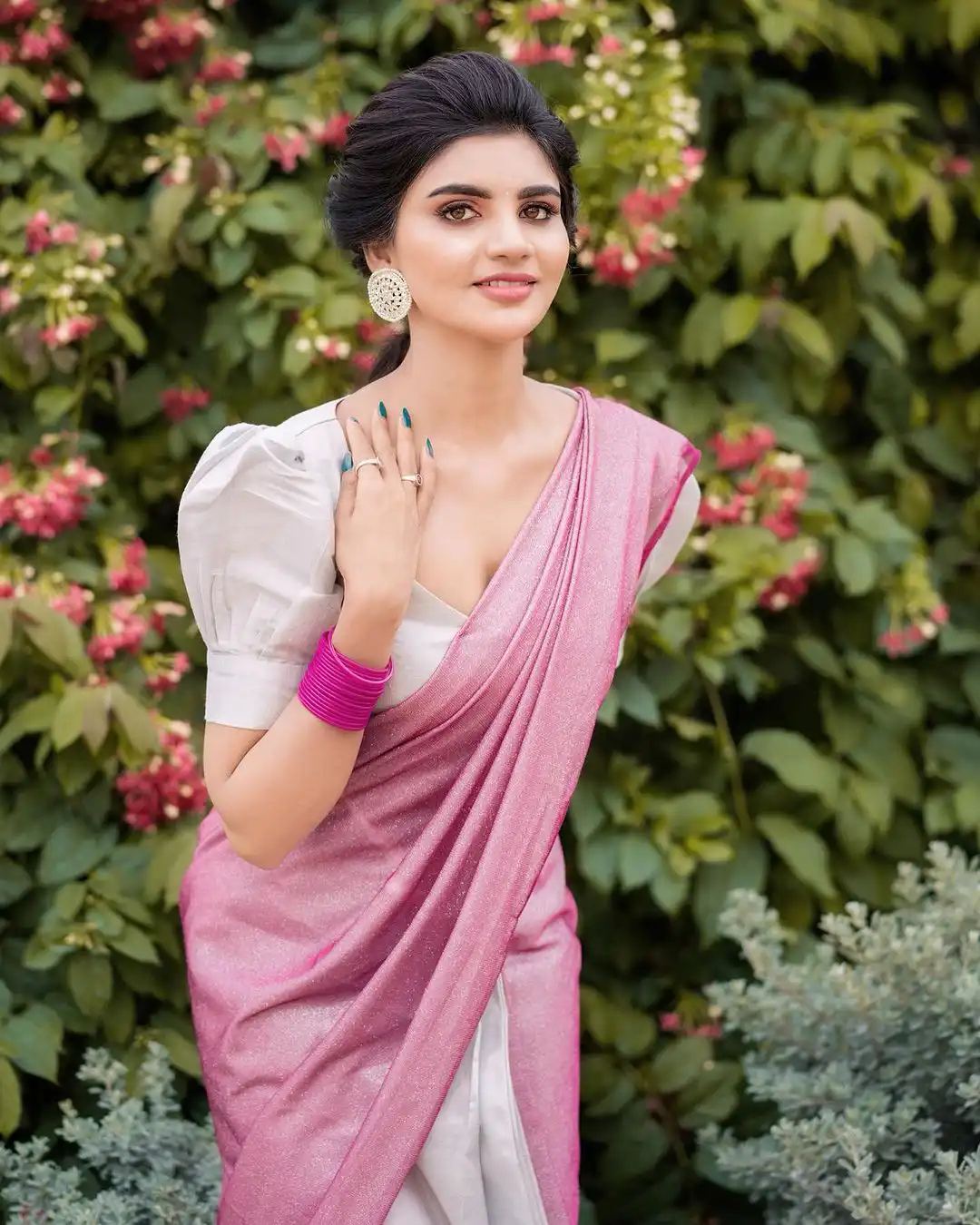 Jabardasth Varsha shares her latest saree photos