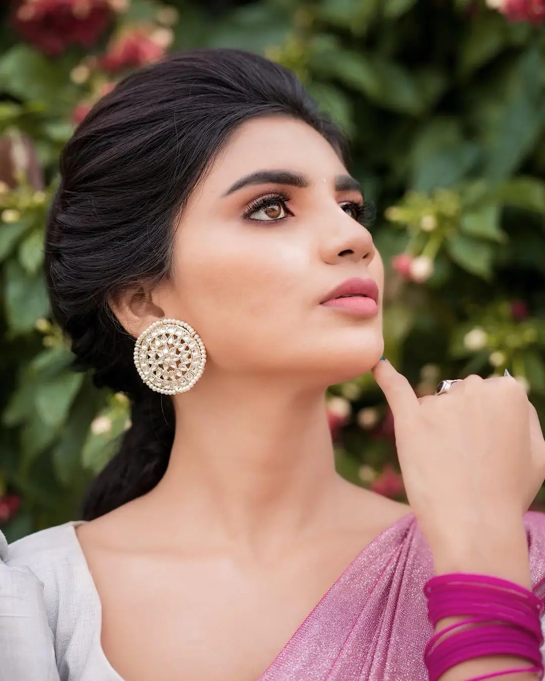 Jabardasth Varsha shares her latest saree photos