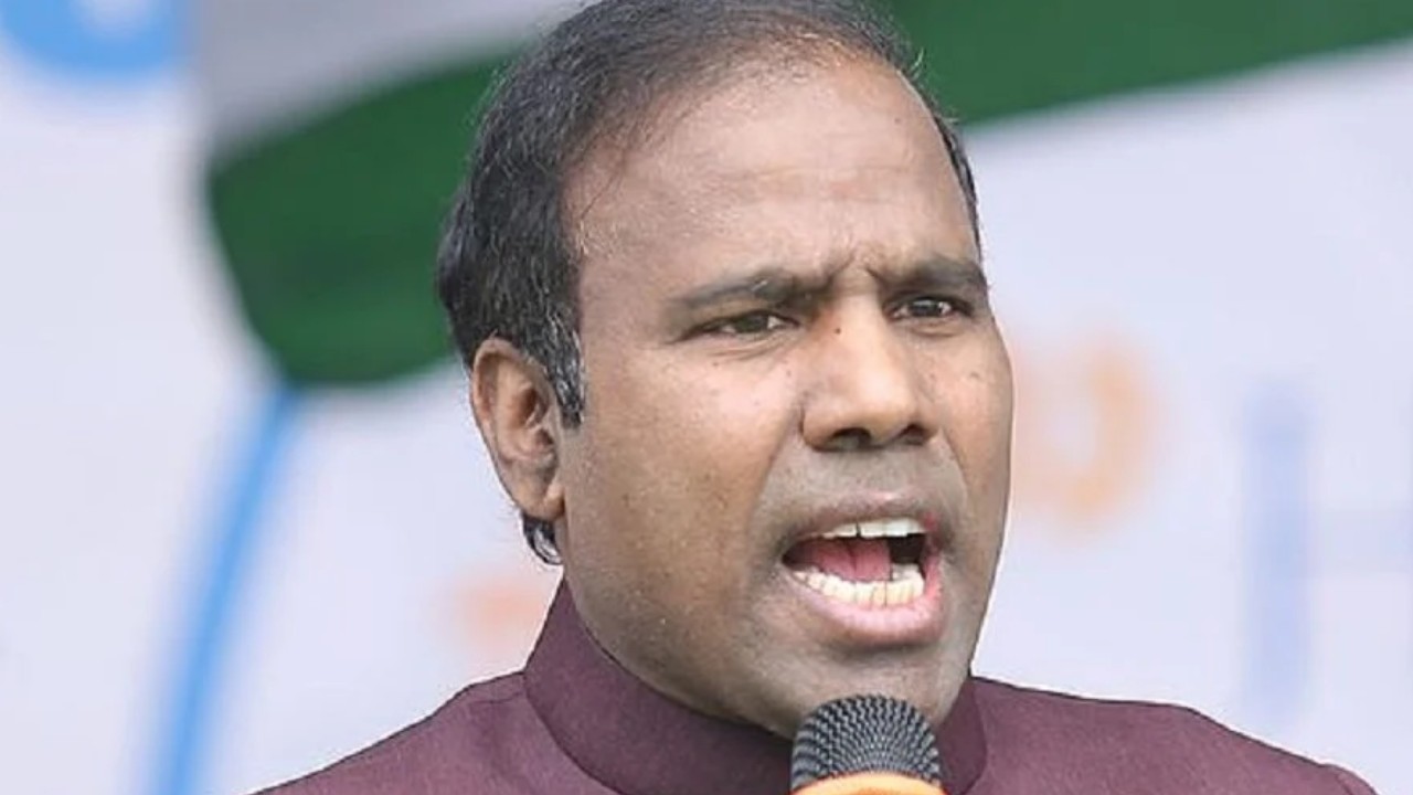 KA Paul : పవన్, చిరంజీవి ప్యాకేజీ స్టార్స్.. వాళ్ల మాటలు నమ్మకండి : కేఏ పాల్ KA Paul : పవన్, చిరంజీవి ప్యాకేజీ స్టార్స్.. వాళ్ల మాటలు నమ్మకండి : కేఏ పాల్