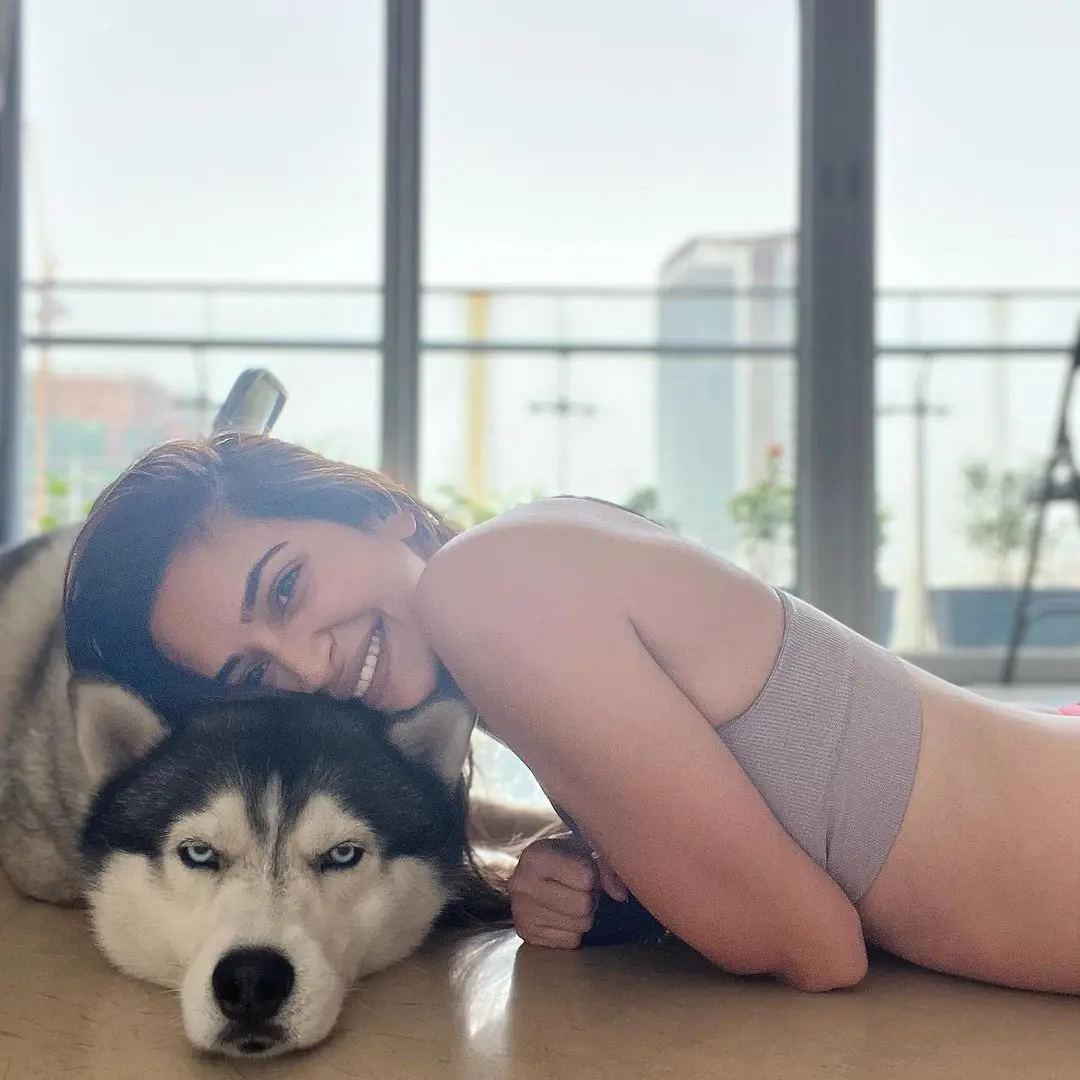 Kriti Kharbanda Photos with her pet dog gone viral