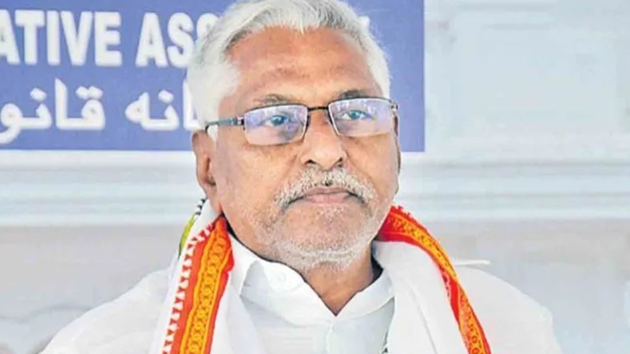Congress MLC Jeevan Reddy: ఆర్టీసీ విలీనాన్ని రాజకీయాలకు వాడుకుంటున్నారు.. ప్రభుత్వానికి చిత్తశుద్ది ఉంటే ఆ పని చేయాలి.. Congress MLC Jeevan Reddy: ఆర్టీసీ విలీనాన్ని రాజకీయాలకు వాడుకుంటున్నారు.. ప్రభుత్వానికి చిత్తశుద్ది ఉంటే ఆ పని చేయాలి..