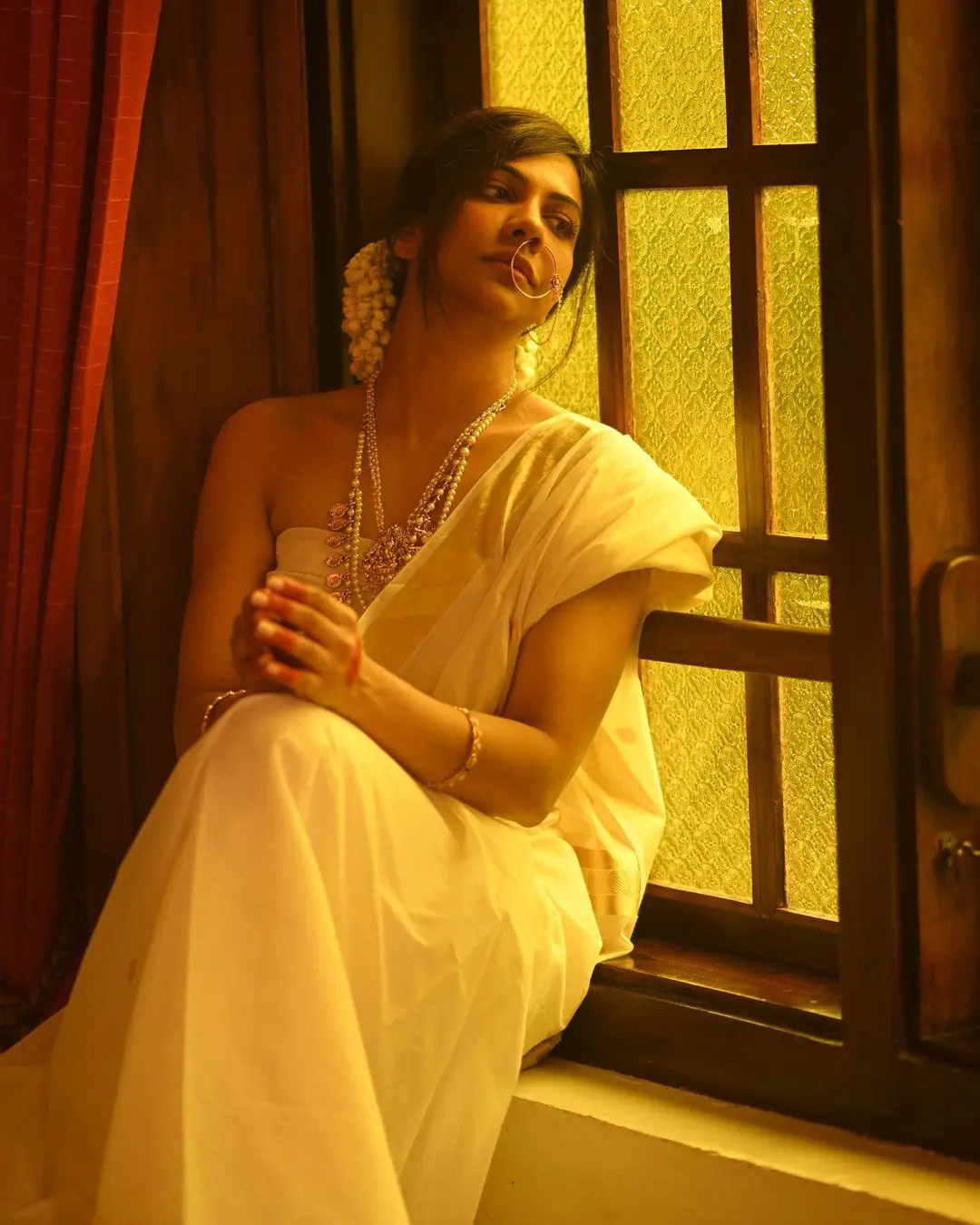 Madonna Sebastian latest saree photos on occasion of onam 2023