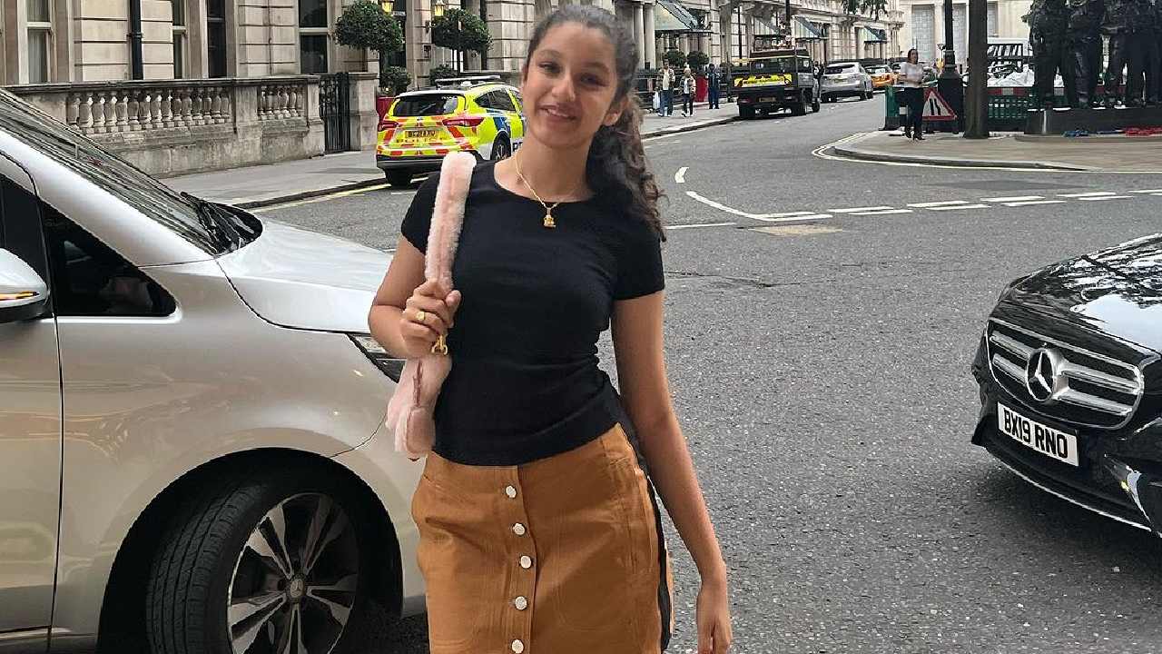 Sitara : లండన్ వీధుల్లో సందడి చేస్తున్న సితార.. ఫోటోలు చూశారా..? Sitara : లండన్ వీధుల్లో సందడి చేస్తున్న సితార.. ఫోటోలు చూశారా..?
