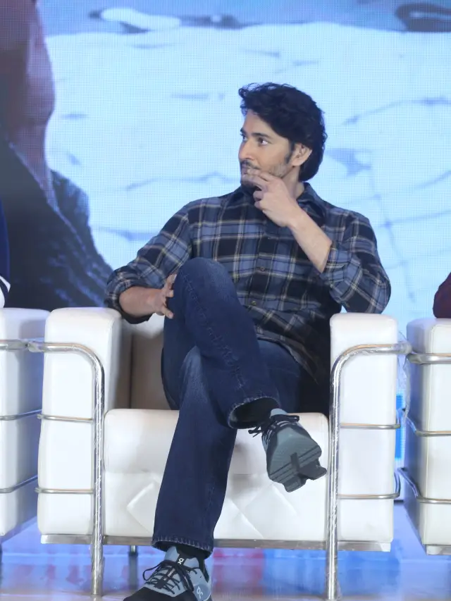 Mahesh Babu Handsome Looks in Big C 20 Years Event