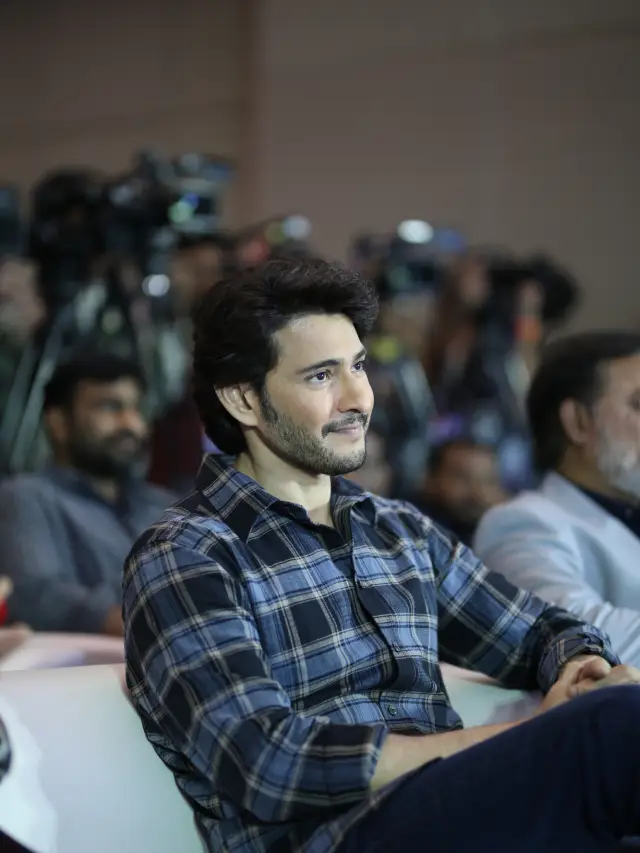 Mahesh Babu Handsome Looks in Big C 20 Years Event