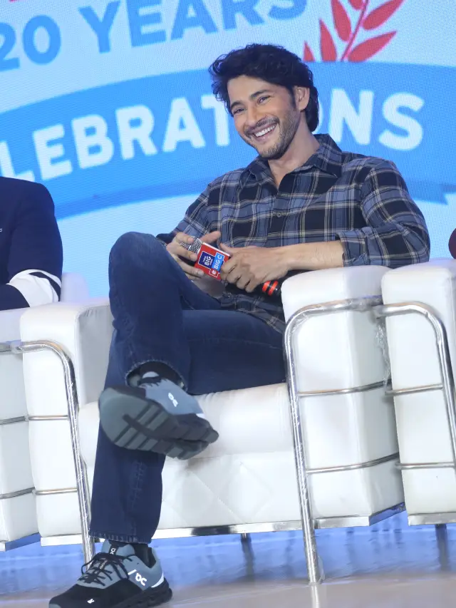 Mahesh Babu Handsome Looks in Big C 20 Years Event