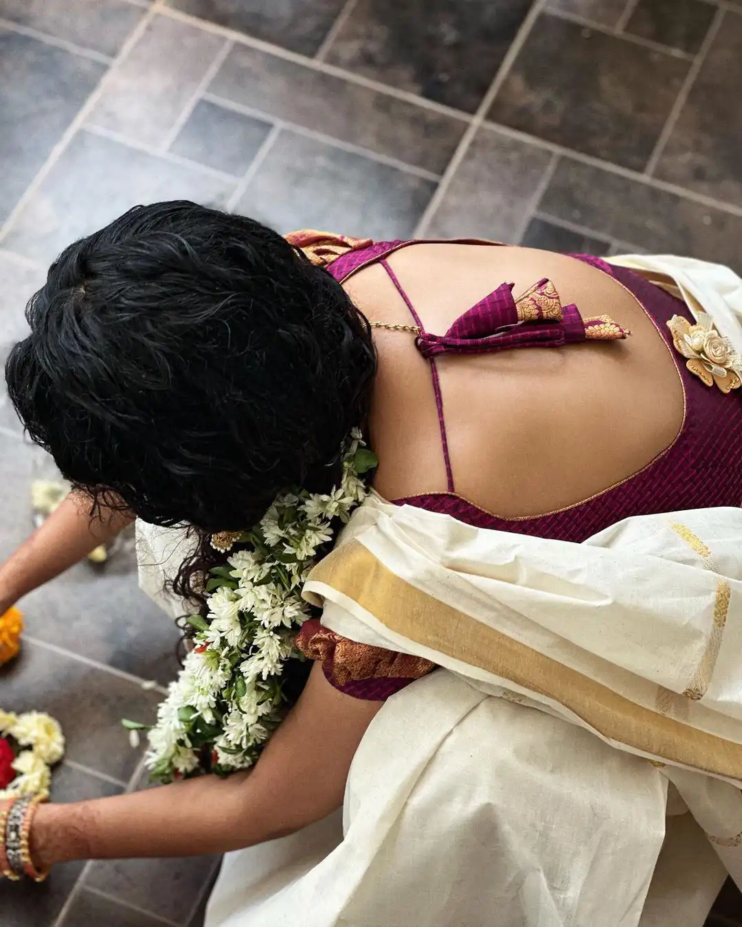 Malayala Actress Anupama Parameswaran saree photos on onam special