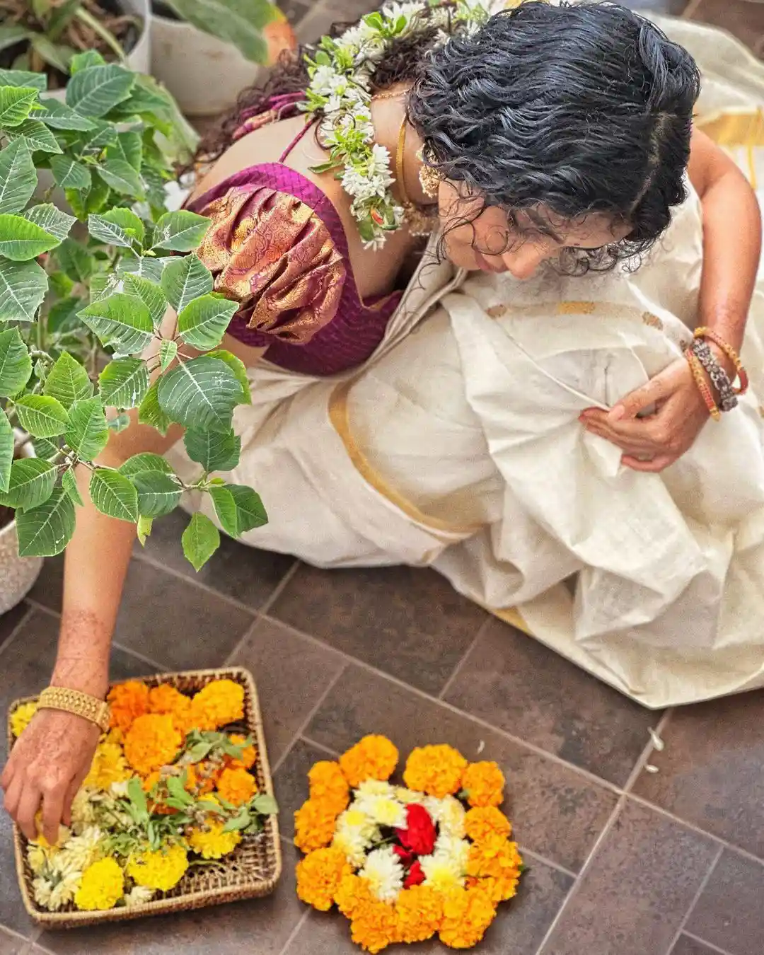 Malayala Actress Anupama Parameswaran saree photos on onam special