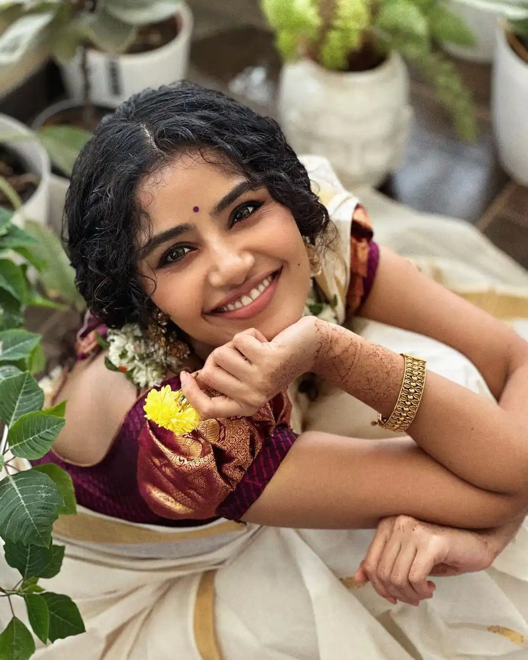 Malayala Actress Anupama Parameswaran saree photos on onam special