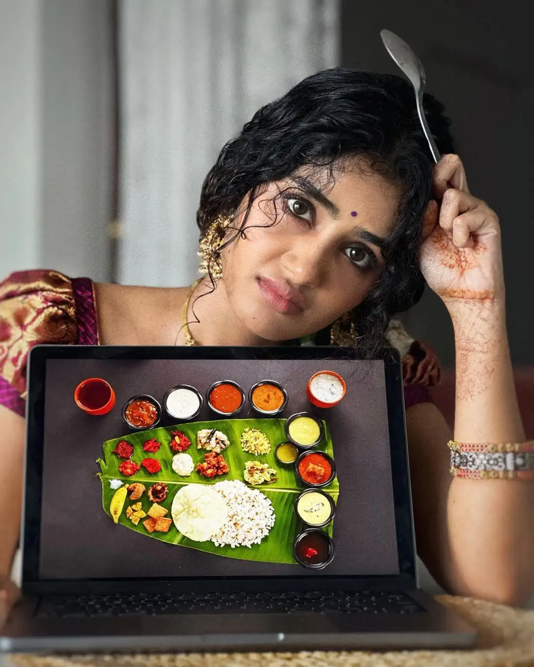 Malayala Actress Anupama Parameswaran saree photos on onam special