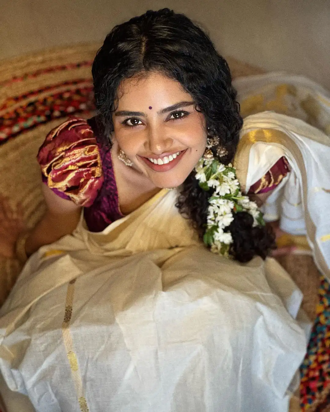 Malayala Actress Anupama Parameswaran saree photos on onam special
