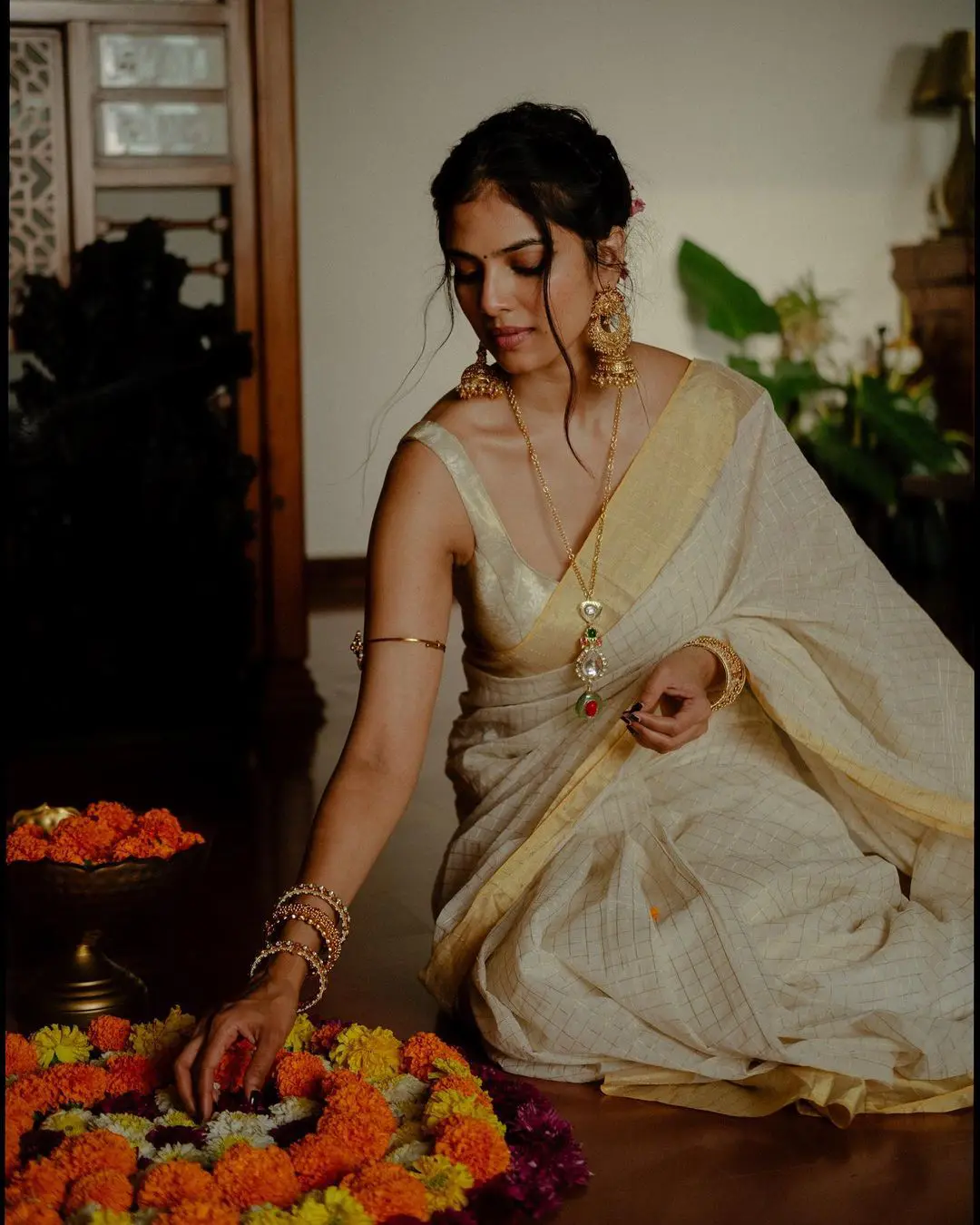 Malayala Actress Malavika Mohanan saree photos on onam special