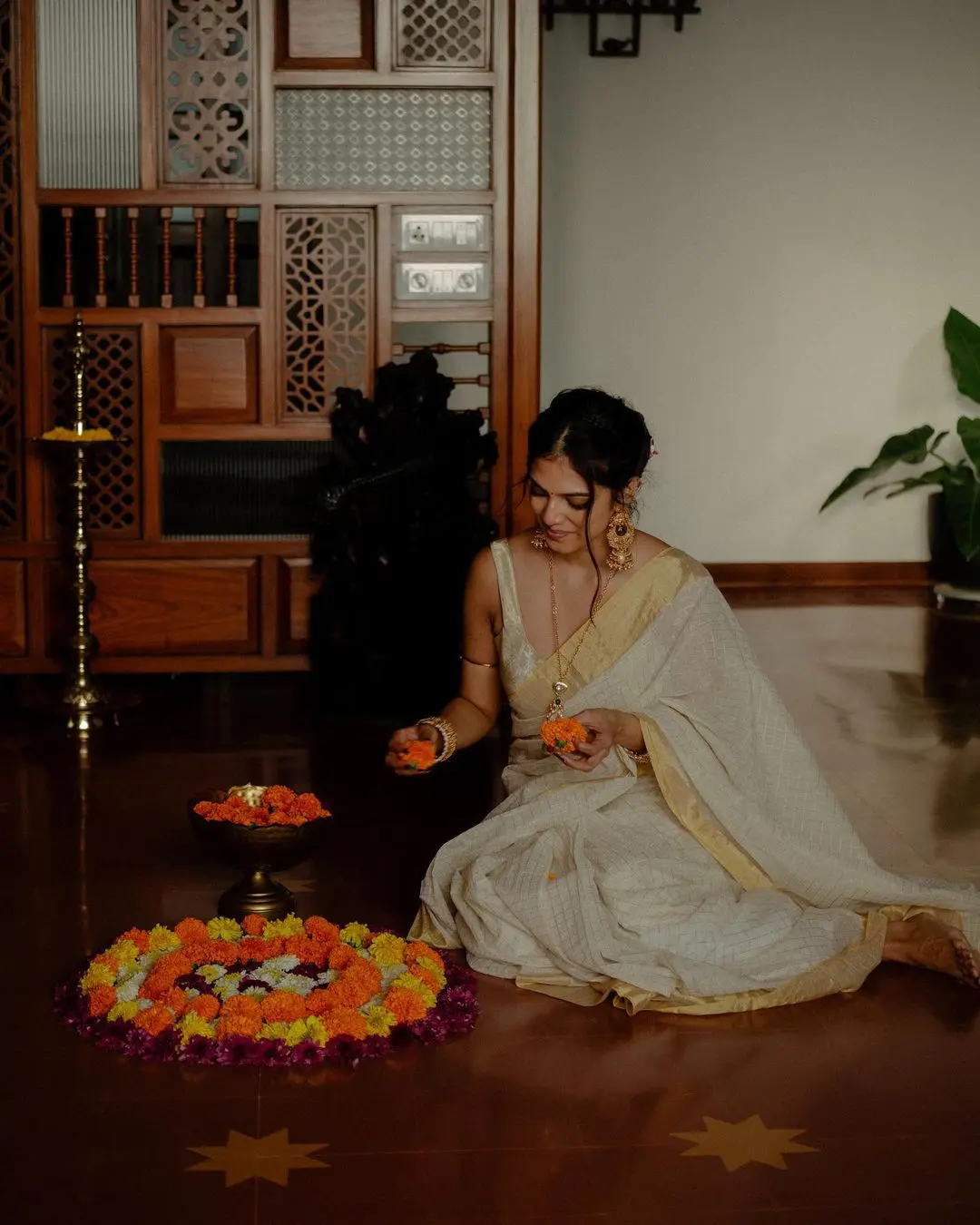 Malayala Actress Malavika Mohanan saree photos on onam special