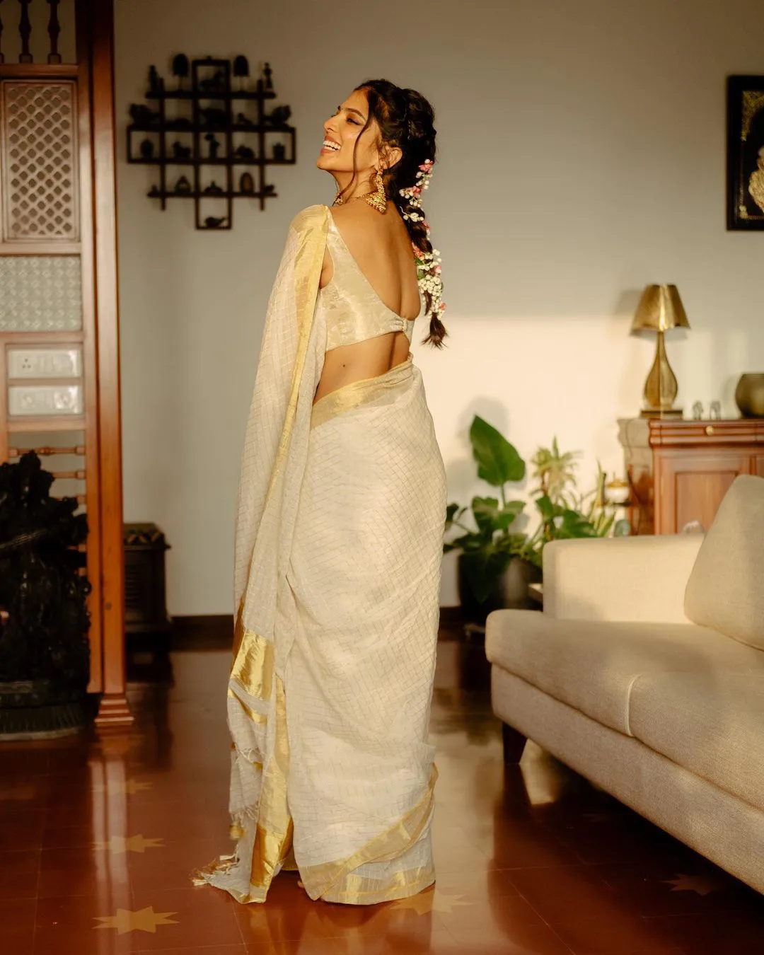 Malayala Actress Malavika Mohanan saree photos on onam special