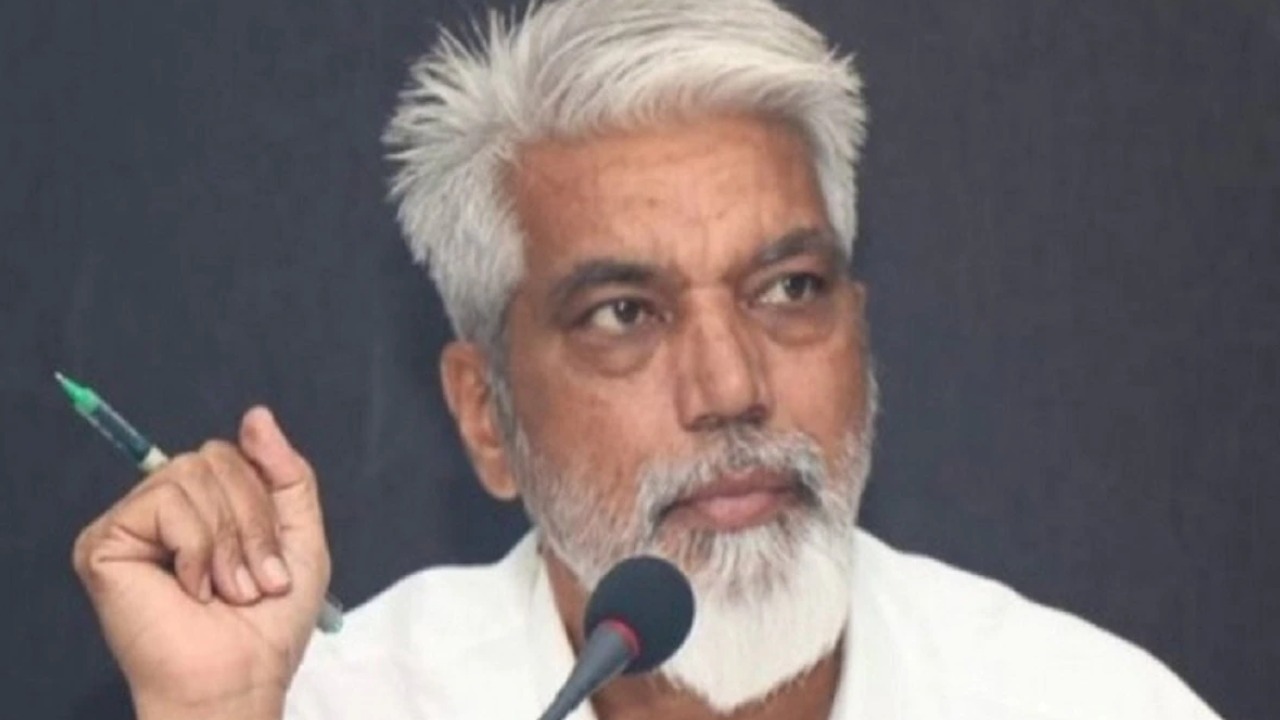 Minister Dada Bhuse : ఉల్లిగడ్డలు కొనలేకుంటే తినడం మానెయ్యండి.. తినకపోతే కొంపలేమీ మునిగిపోవు : మహారాష్ట్ర మంత్రి సంచలన వ్యాఖ్యలు Minister Dada Bhuse : ఉల్లిగడ్డలు కొనలేకుంటే తినడం మానెయ్యండి.. తినకపోతే కొంపలేమీ మునిగిపోవు : మహారాష్ట్ర మంత్రి సంచలన వ్యాఖ్యలు