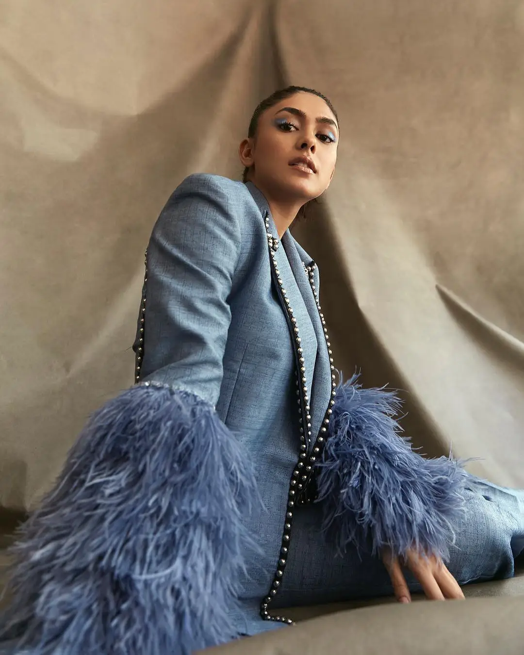 Mrunal Thakur Mesmerizing Looks