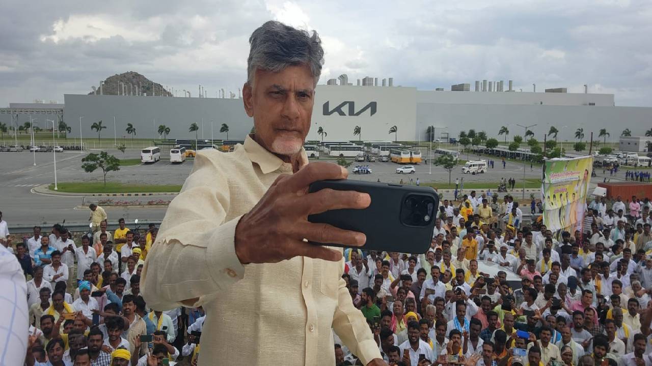 Chandrababu Naidu: సీఎం జగన్కి సెల్ఫీ ఛాలెంజ్ విసిరిన చంద్రబాబు.. ఆ తర్వాత.. Chandrababu Naidu: సీఎం జగన్కి సెల్ఫీ ఛాలెంజ్ విసిరిన చంద్రబాబు.. ఆ తర్వాత..