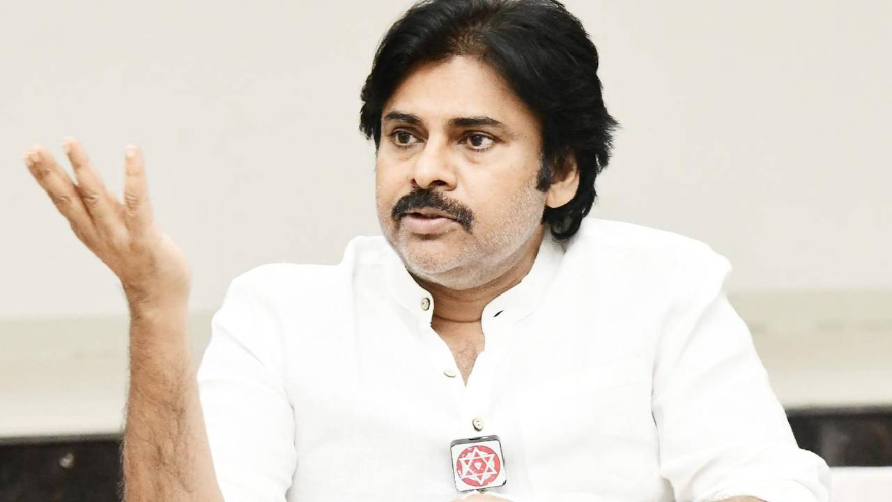 Pawan Kalyan: ఆంధ్రప్రదేశ్లో ముందస్తు ఎన్నికలు.. వాలంటీర్లపై అధ్యయనం చేశా: పవన్ కల్యాణ్ Pawan Kalyan: ఆంధ్రప్రదేశ్లో ముందస్తు ఎన్నికలు.. వాలంటీర్లపై అధ్యయనం చేశా: పవన్ కల్యాణ్