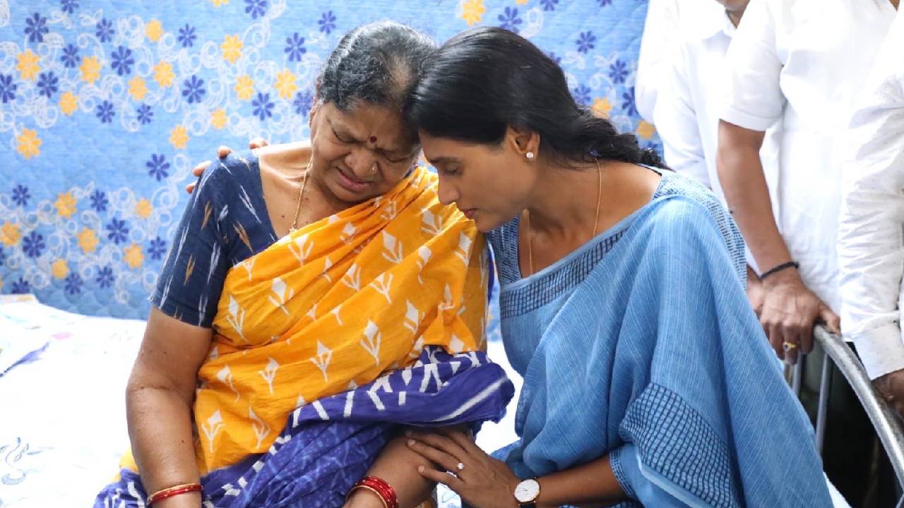 YS Sharmila: ఢిల్లీలో కాంగ్రెస్ అధిష్ఠానాన్ని కలిసిన తర్వాత.. షర్మిల చేసిన రెండో ట్వీట్ ఇది.. YS Sharmila: ఢిల్లీలో కాంగ్రెస్ అధిష్ఠానాన్ని కలిసిన తర్వాత.. షర్మిల చేసిన రెండో ట్వీట్ ఇది..