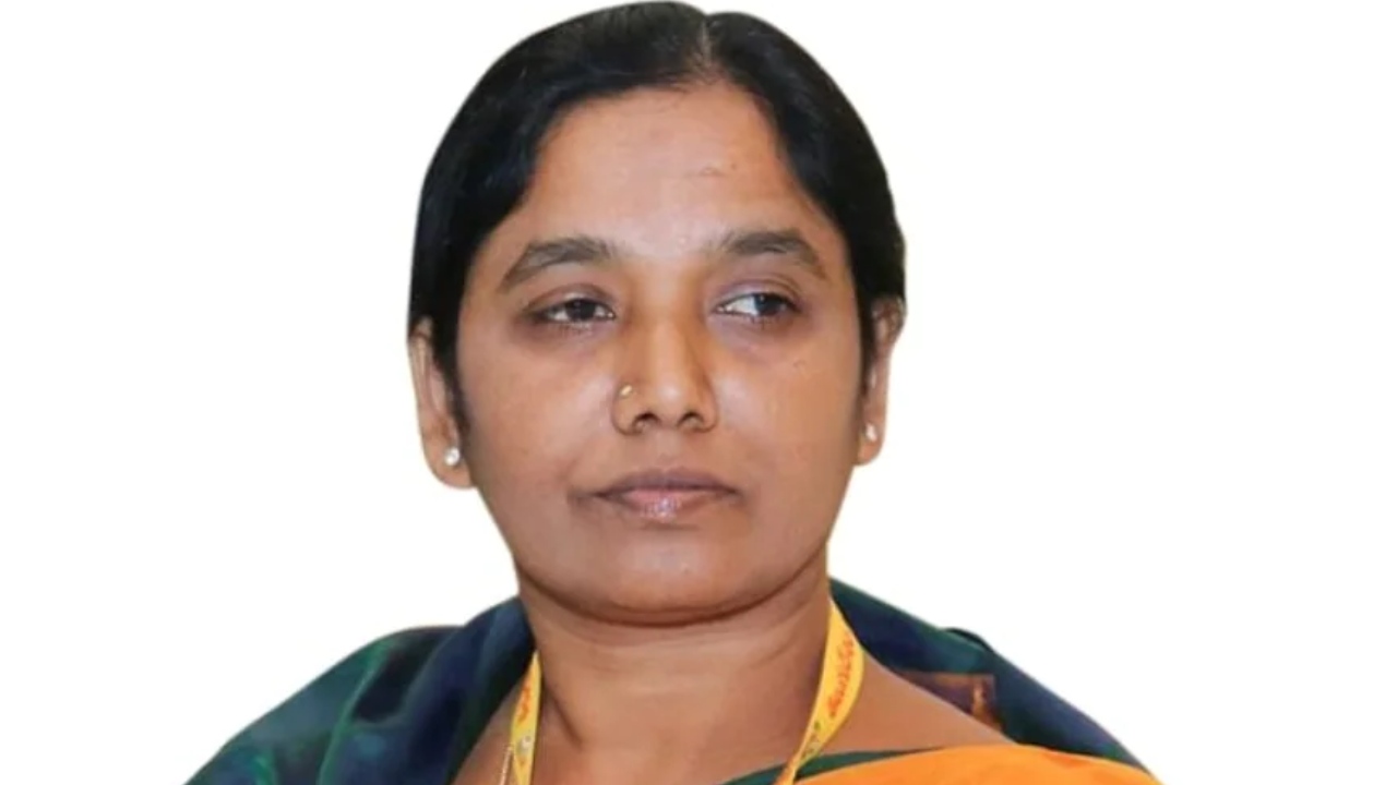 Paritala Sunitha : చంద్రబాబు ఒక్క మాట చెబితే.. వైఎస్ఆర్ గూండాలు రోడ్లపై తిరగలేరు : పరిటాల సునీత Paritala Sunitha : చంద్రబాబు ఒక్క మాట చెబితే.. వైఎస్ఆర్ గూండాలు రోడ్లపై తిరగలేరు : పరిటాల సునీత