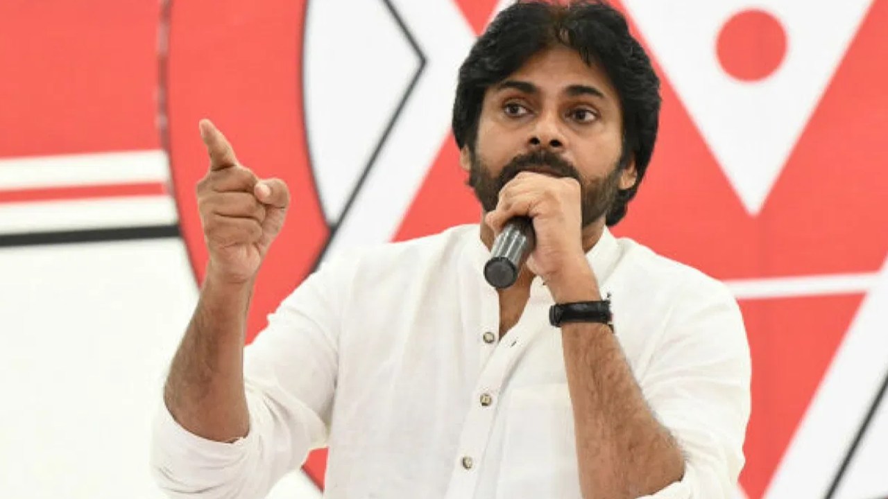 Pawan Kalyan : ఎల్జీ పాలీమర్స్ బాధితులకు న్యాయం చేయలేని సీఎం రాజధానితో ఏం న్యాయం చేస్తారు : పవన్ కళ్యాణ్ Pawan Kalyan : ఎల్జీ పాలీమర్స్ బాధితులకు న్యాయం చేయలేని సీఎం రాజధానితో ఏం న్యాయం చేస్తారు : పవన్ కళ్యాణ్
