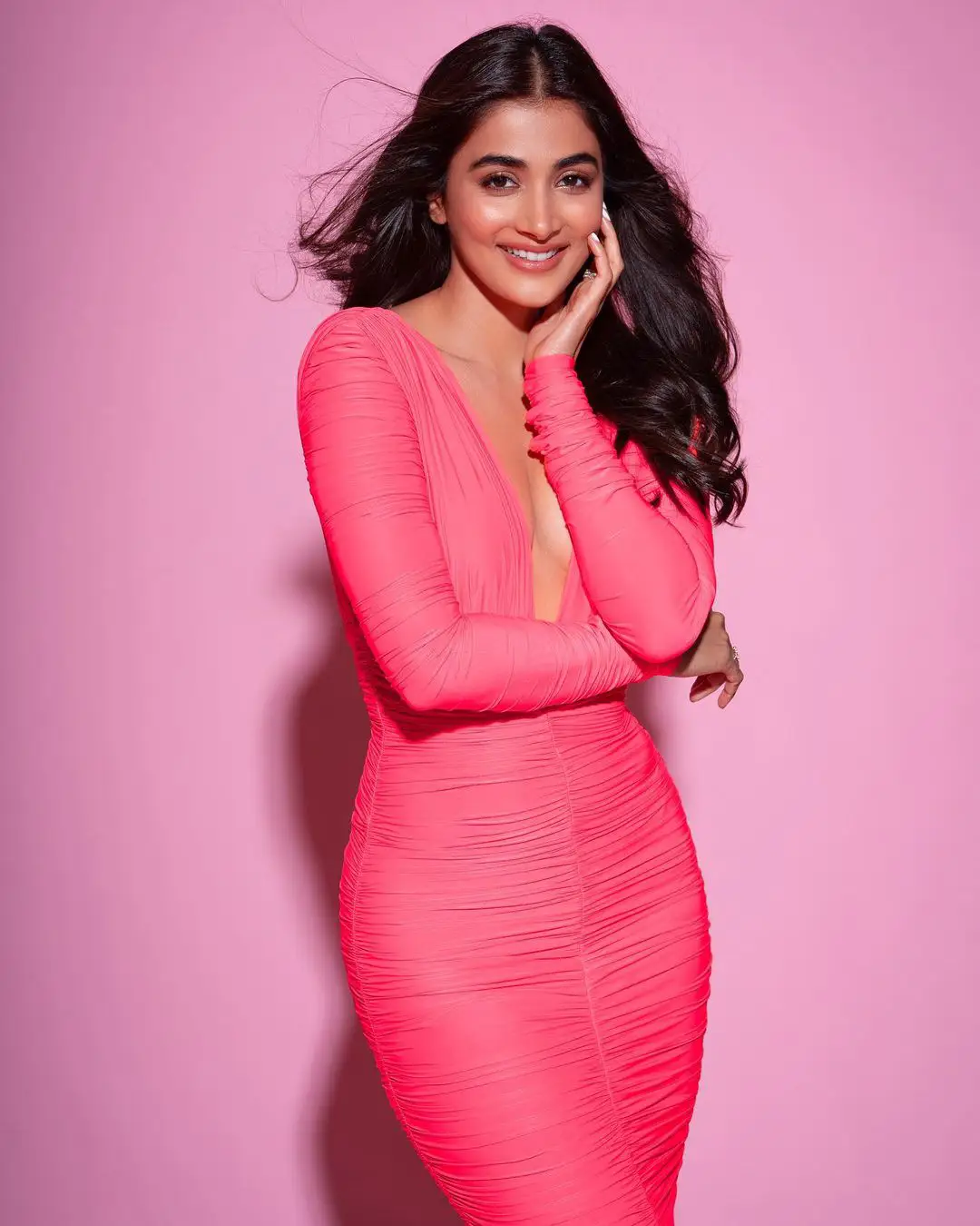 Pooja Hegde Gorgeous Looks in Pink Dress
