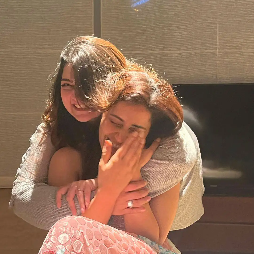 Raashi Khanna shares happy moments photos with friends on friendship day