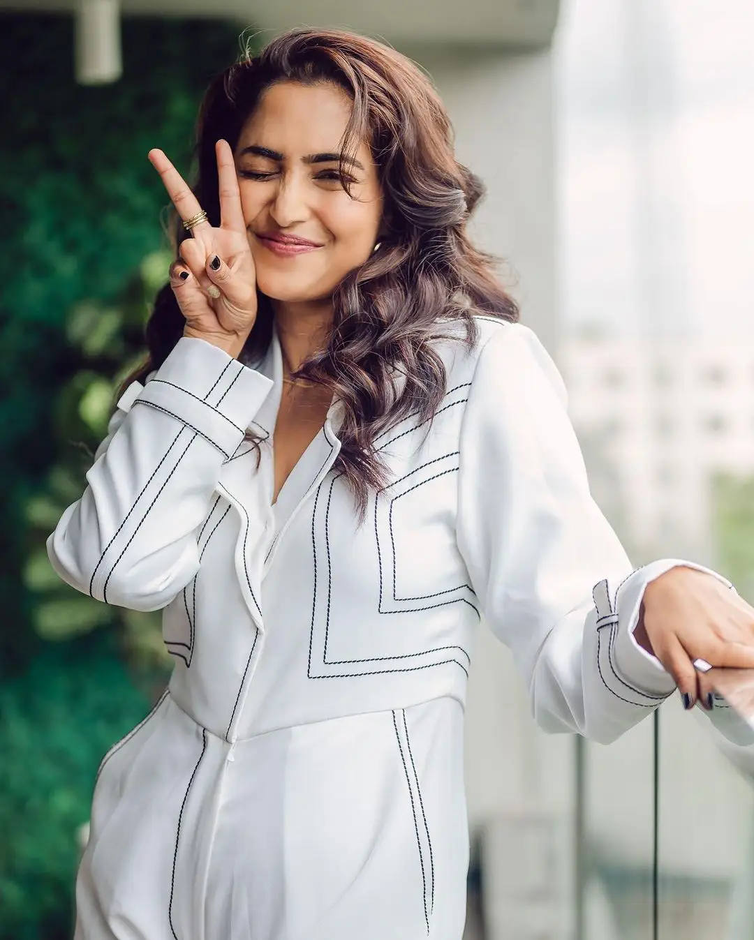 Reba Monica John Stunning looks in White Dress
