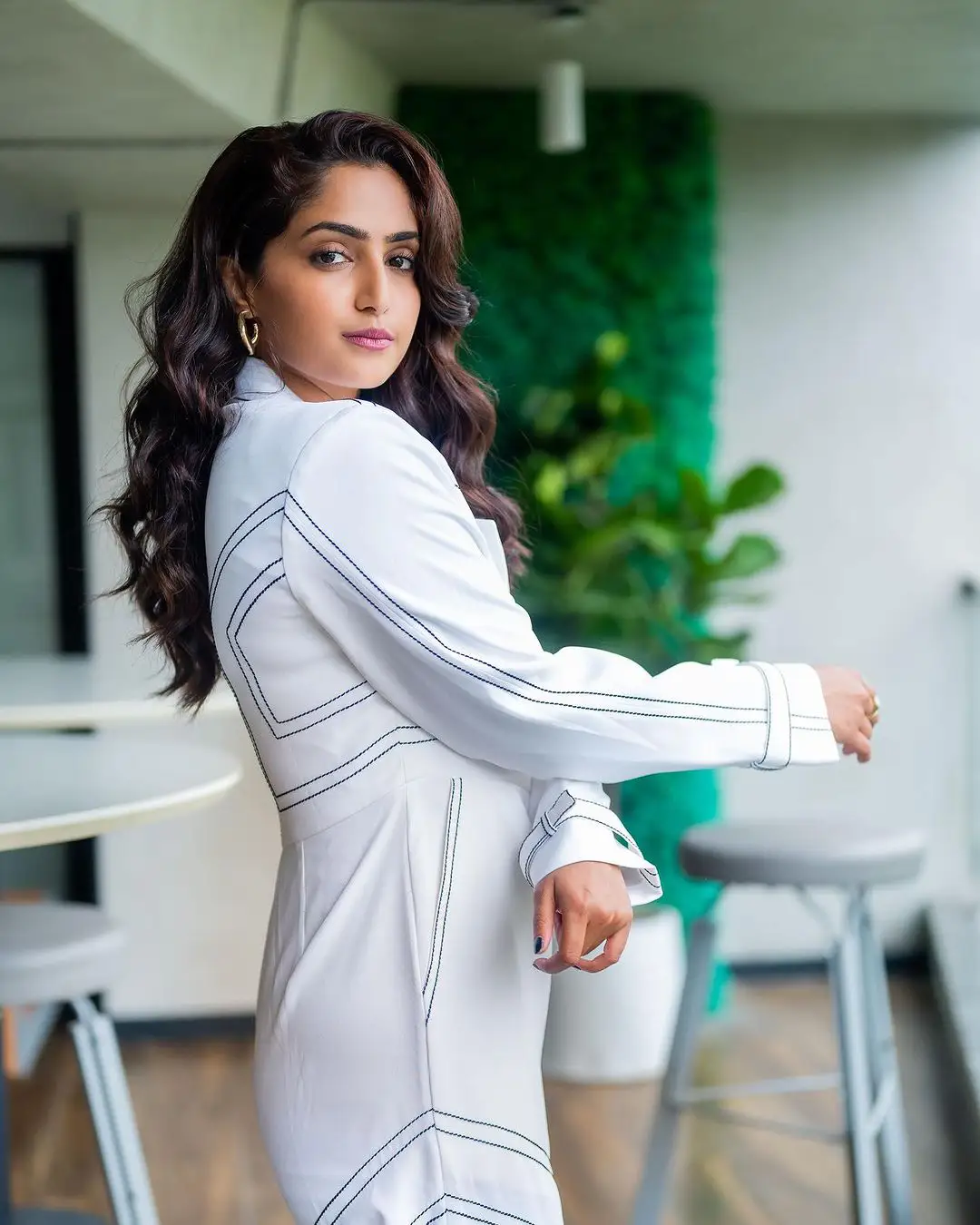 Reba Monica John Stunning looks in White Dress