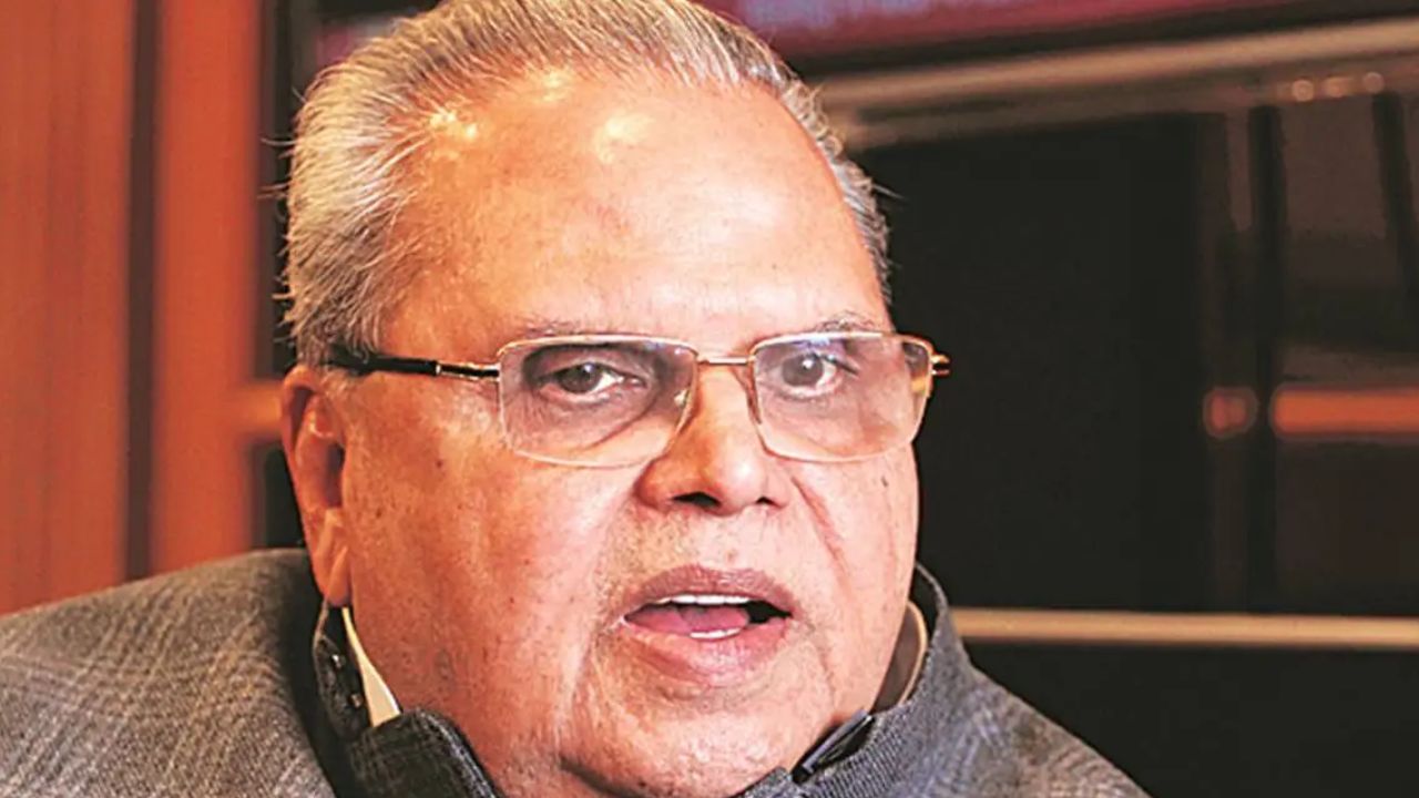 Satya Pal Malik : ఎన్నికల ముందు మోదీ ఎంతకైనా తెగిస్తాడు.. బాంబులు పేలొచ్చు, బీజేపీ నేత హత్య జరగొచ్చు : జమ్మూకాశ్మీర్ మాజీ గవర్నర్ Satya Pal Malik : ఎన్నికల ముందు మోదీ ఎంతకైనా తెగిస్తాడు.. బాంబులు పేలొచ్చు, బీజేపీ నేత హత్య జరగొచ్చు : జమ్మూకాశ్మీర్ మాజీ గవర్నర్