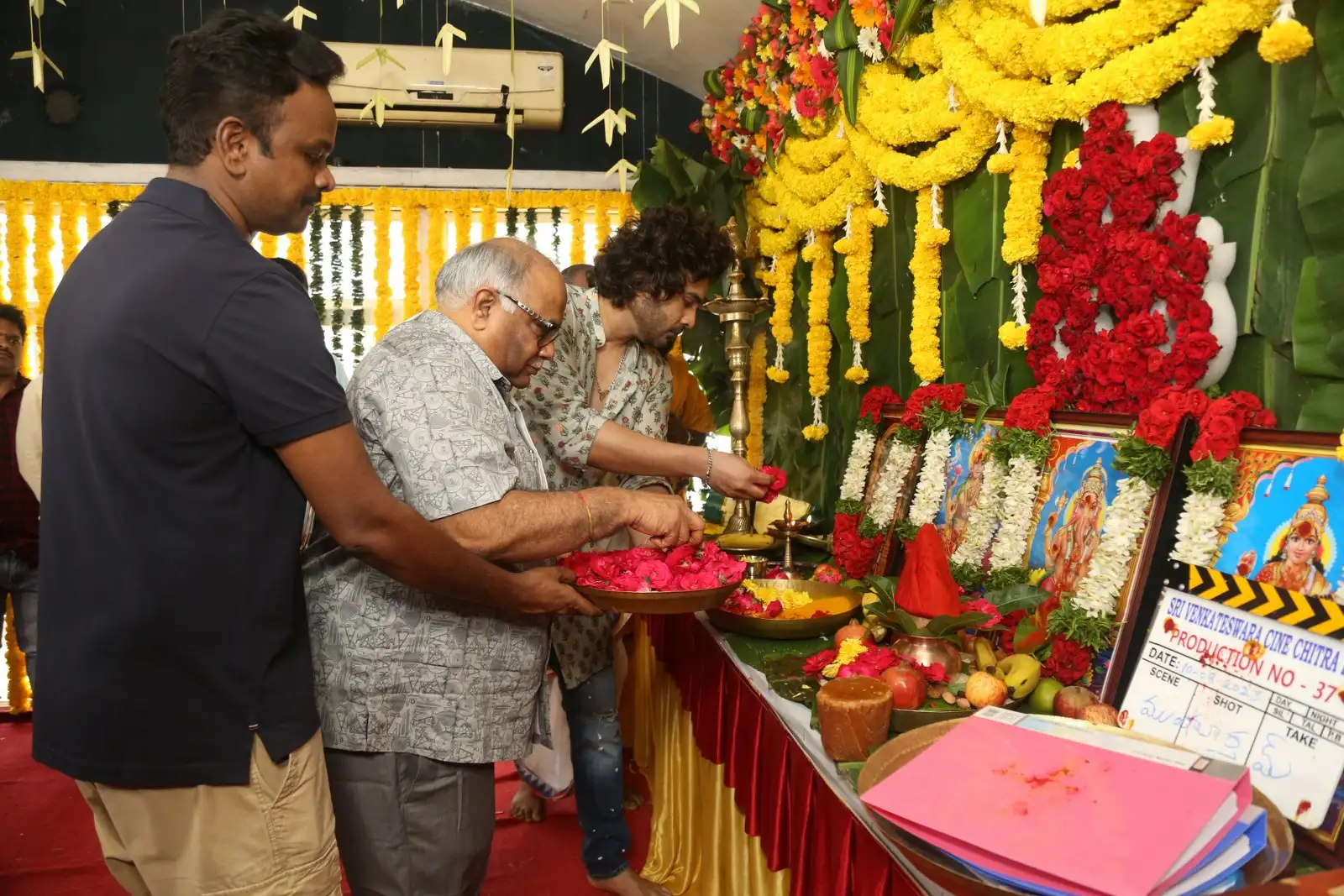 Siddhu Jonnalagadda Bommarillu Bhaaskar New Movie opening Ceremony