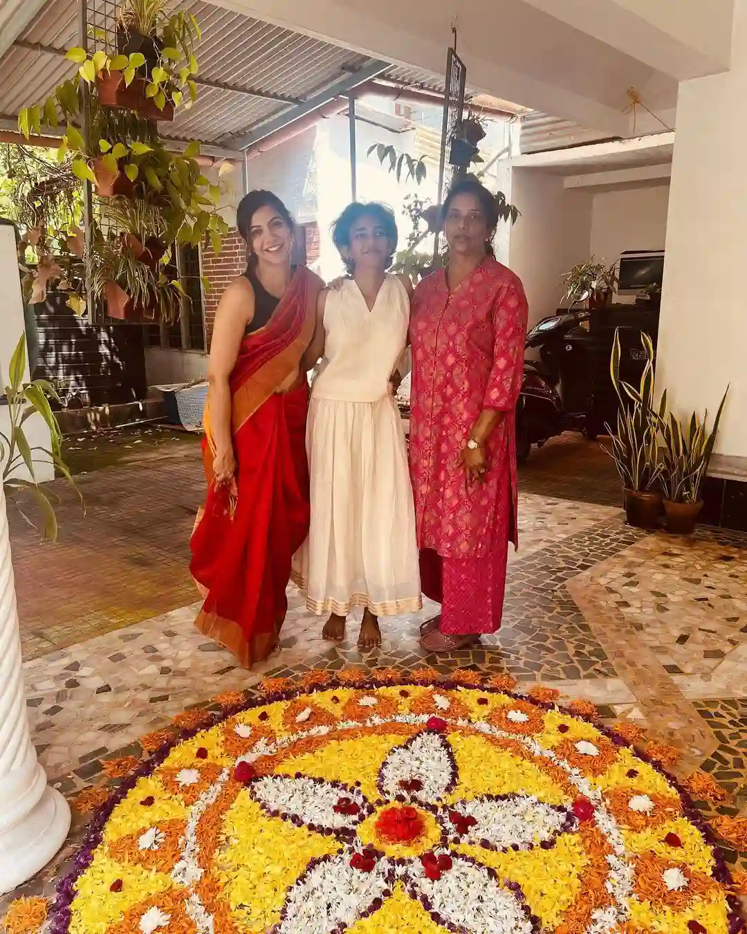 South Actress Madonna Sebastian saree photos on onam special