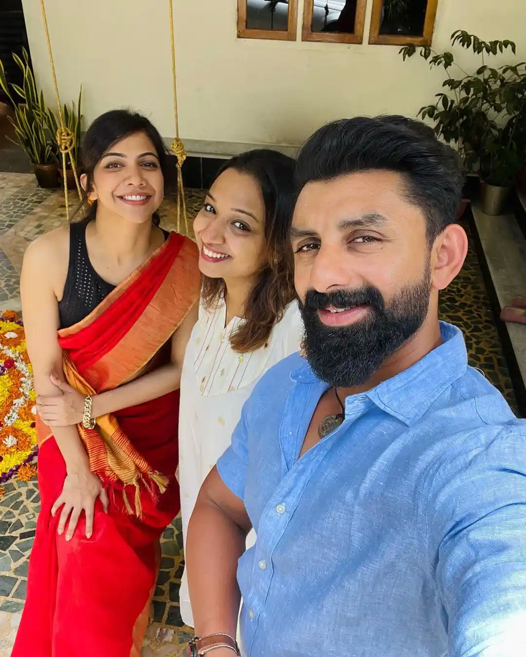 South Actress Madonna Sebastian saree photos on onam special