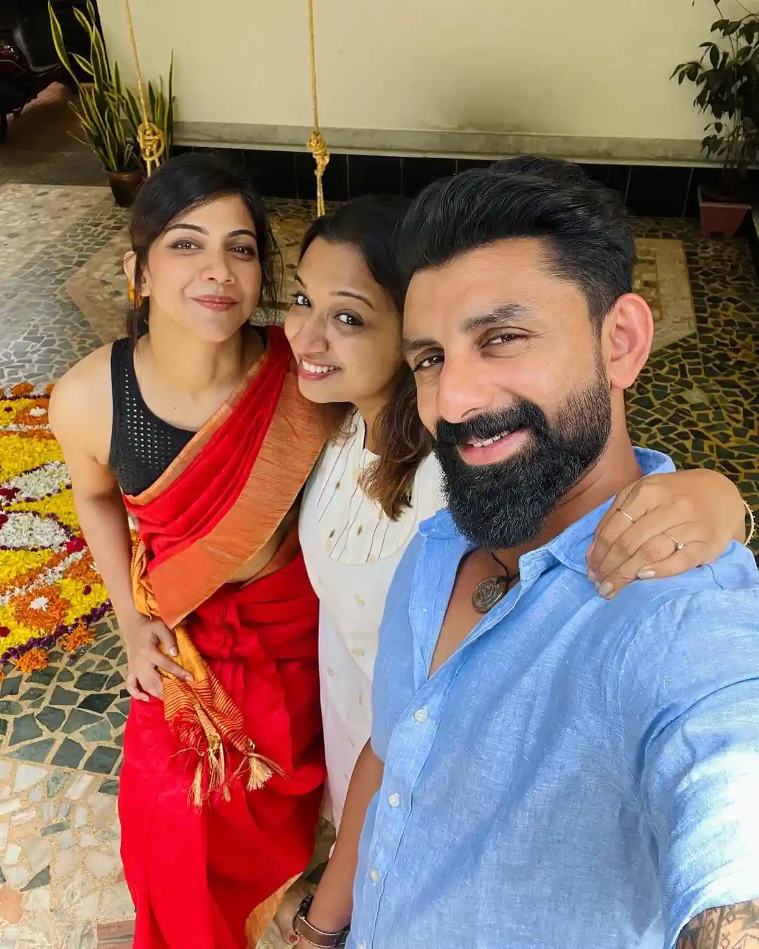 South Actress Madonna Sebastian saree photos on onam special