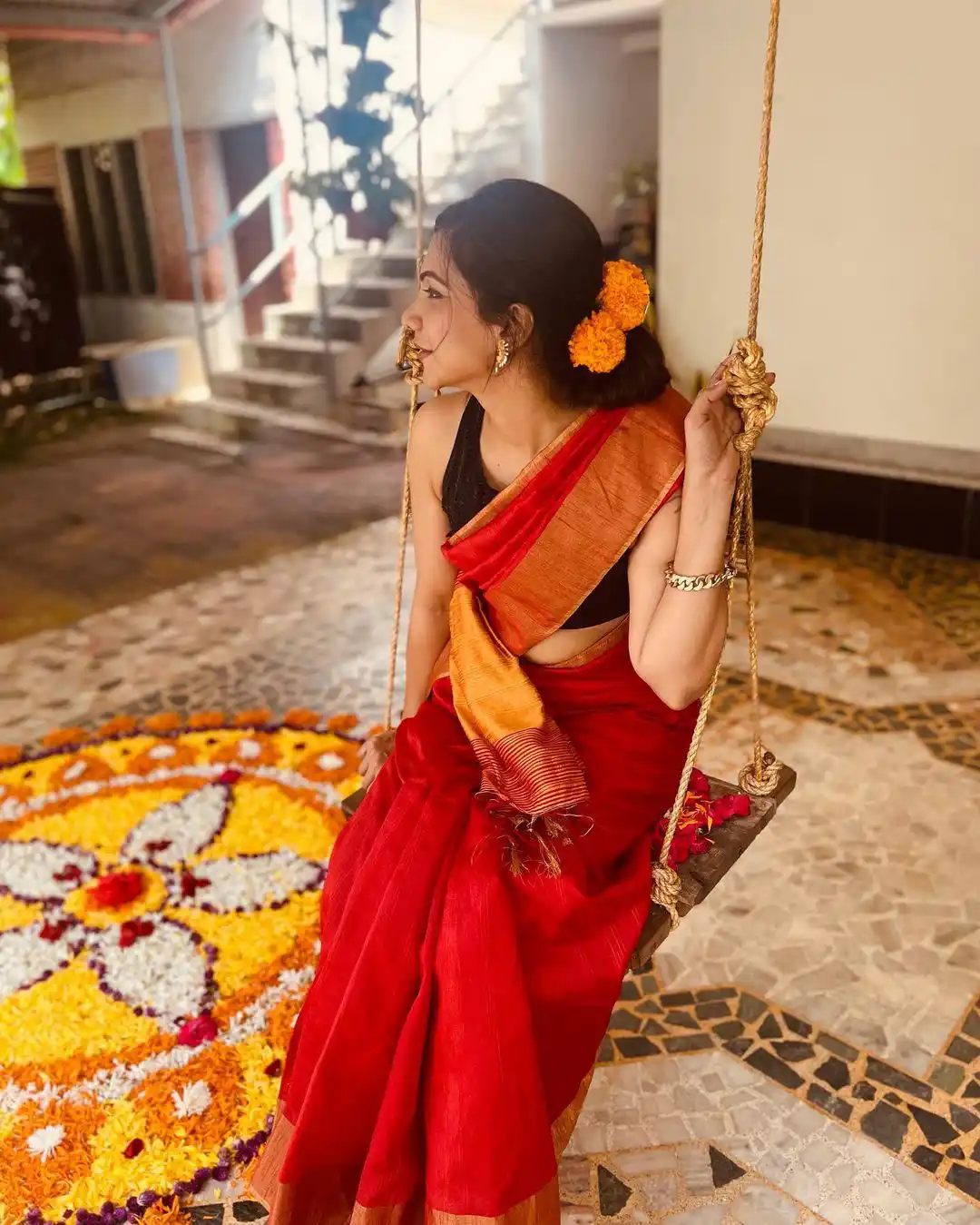 South Actress Madonna Sebastian saree photos on onam special