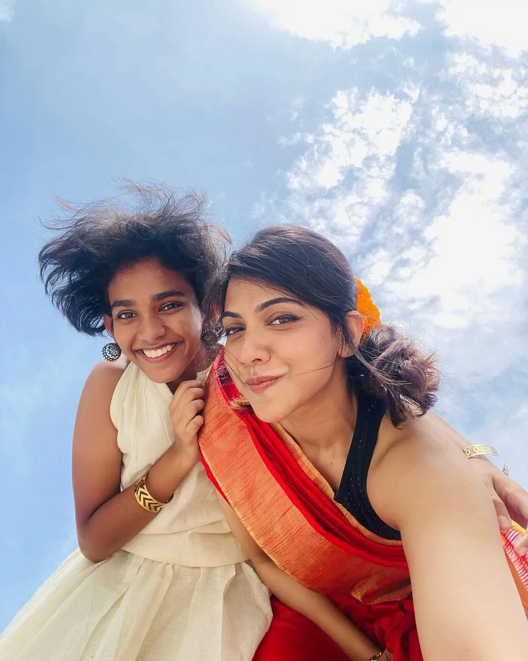 South Actress Madonna Sebastian saree photos on onam special