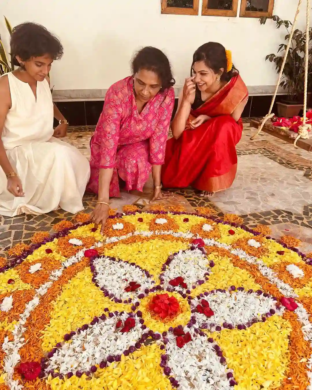 South Actress Madonna Sebastian saree photos on onam special