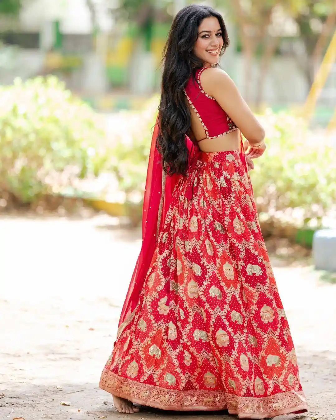 South Actress Mirnalini Ravi mesmerizing Photoshoot gone viral