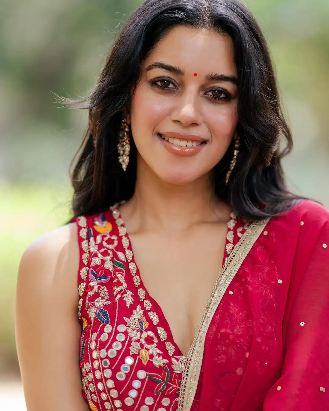South Actress Mirnalini Ravi mesmerizing Photoshoot gone viral