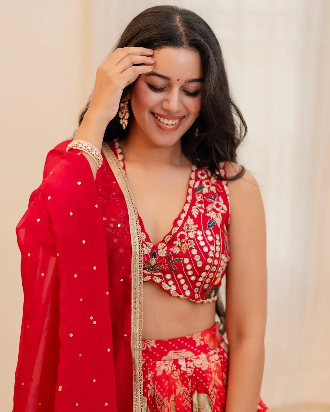 South Actress Mirnalini Ravi mesmerizing Photoshoot gone viral