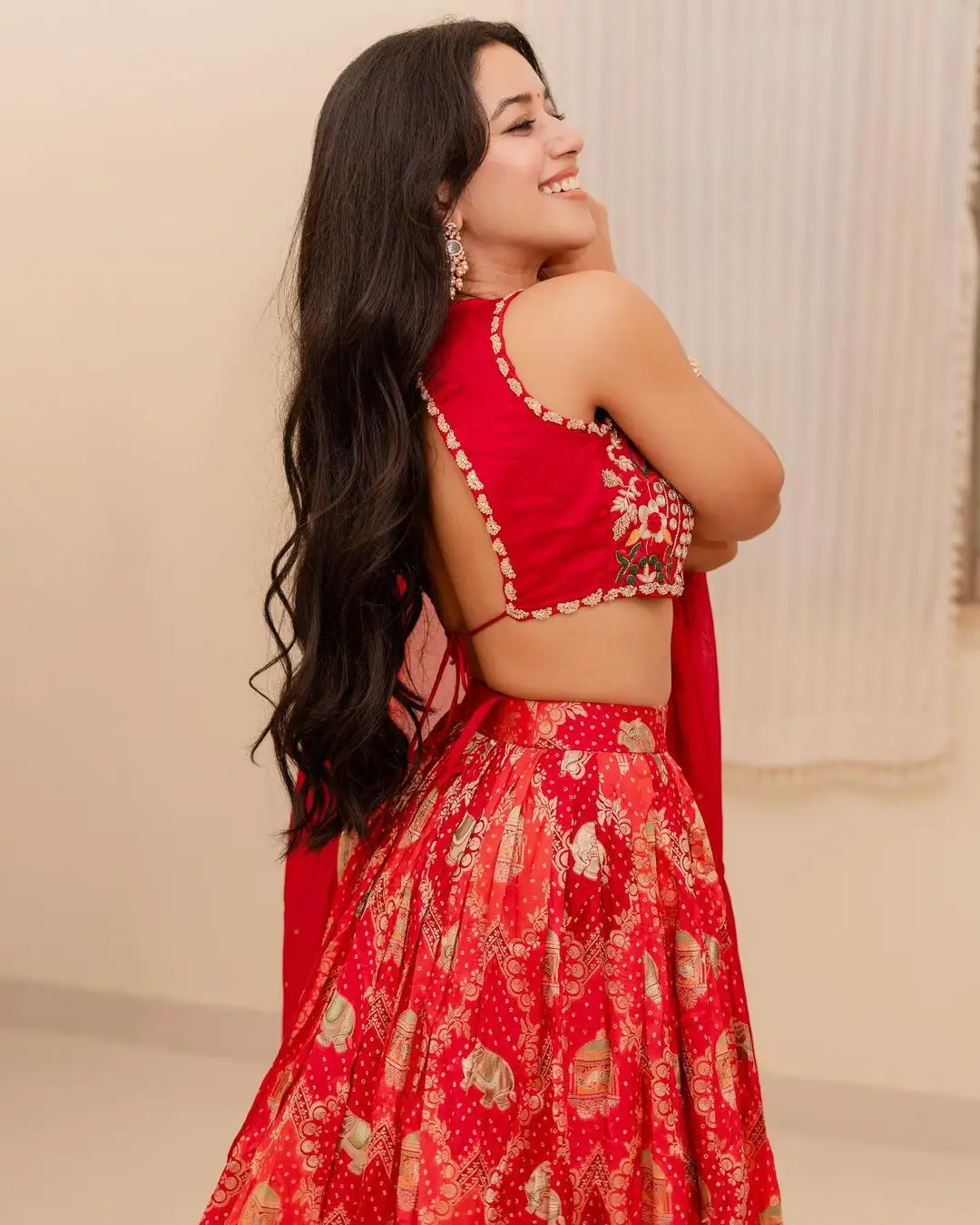 South Actress Mirnalini Ravi mesmerizing Photoshoot gone viral