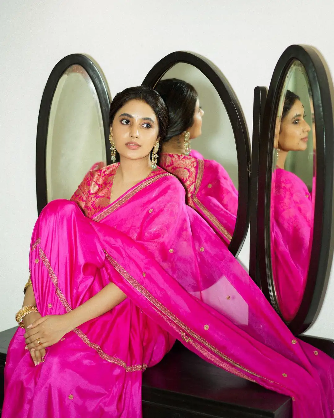 South Actress Priyanka Mohan latest saree photos gone viral
