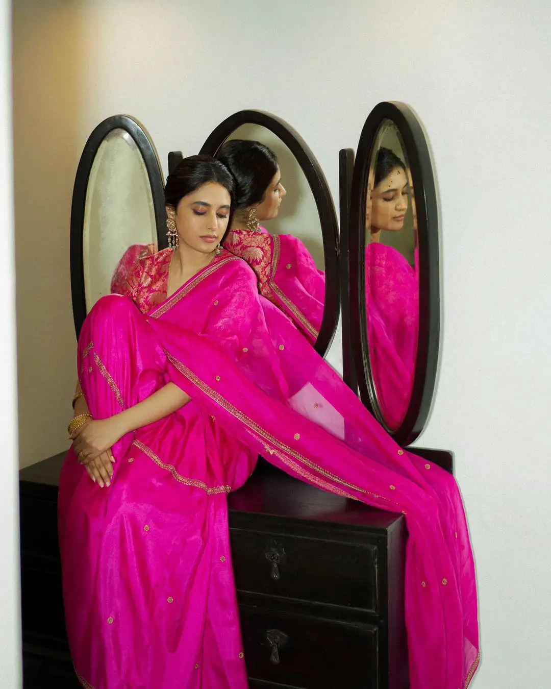 South Actress Priyanka Mohan latest saree photos gone viral