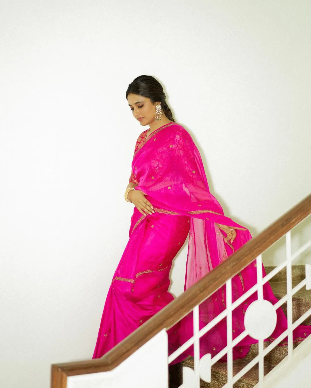 South Actress Priyanka Mohan latest saree photos gone viral