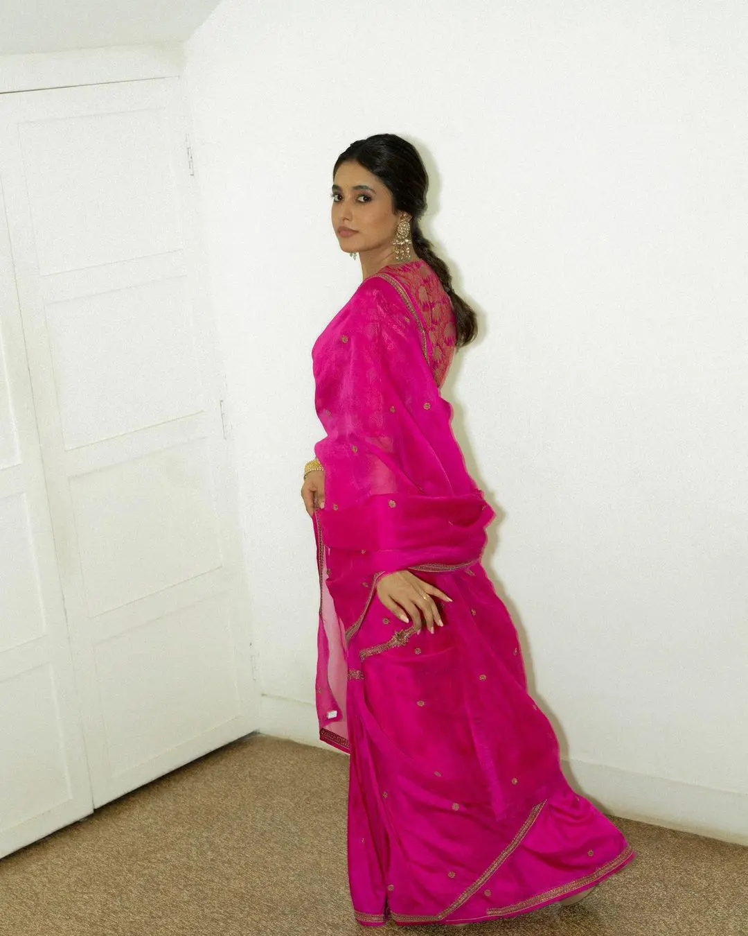 South Actress Priyanka Mohan latest saree photos gone viral