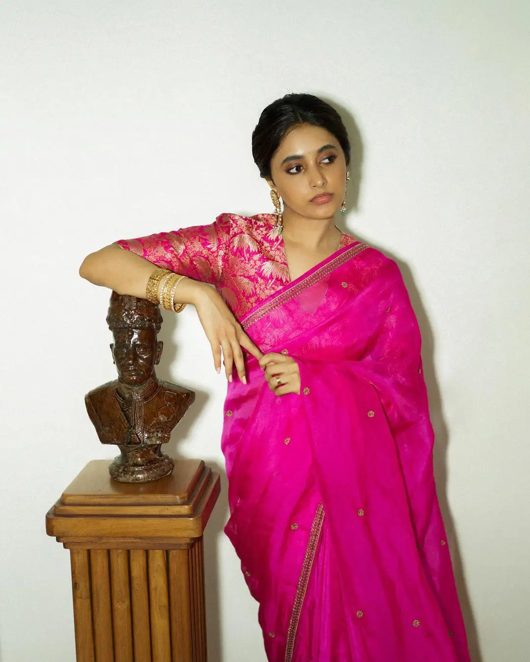 South Actress Priyanka Mohan latest saree photos gone viral